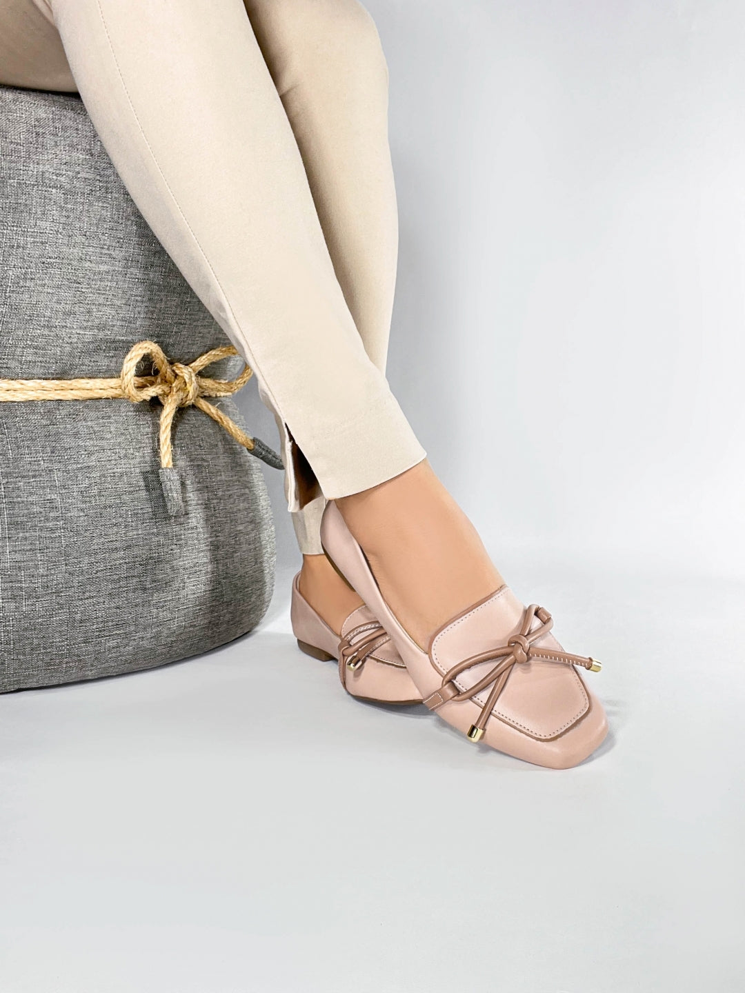 Mocassim Feminino Rasteiro – Conforto, Estilo e Elegância em Cada Passo