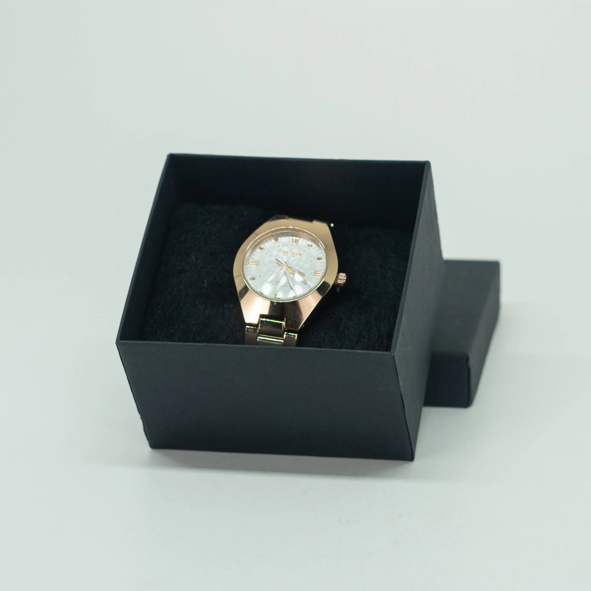 Relógio Feminino Elegance Dourado – Mostrador Rosa Luxo em Aço Inoxidável