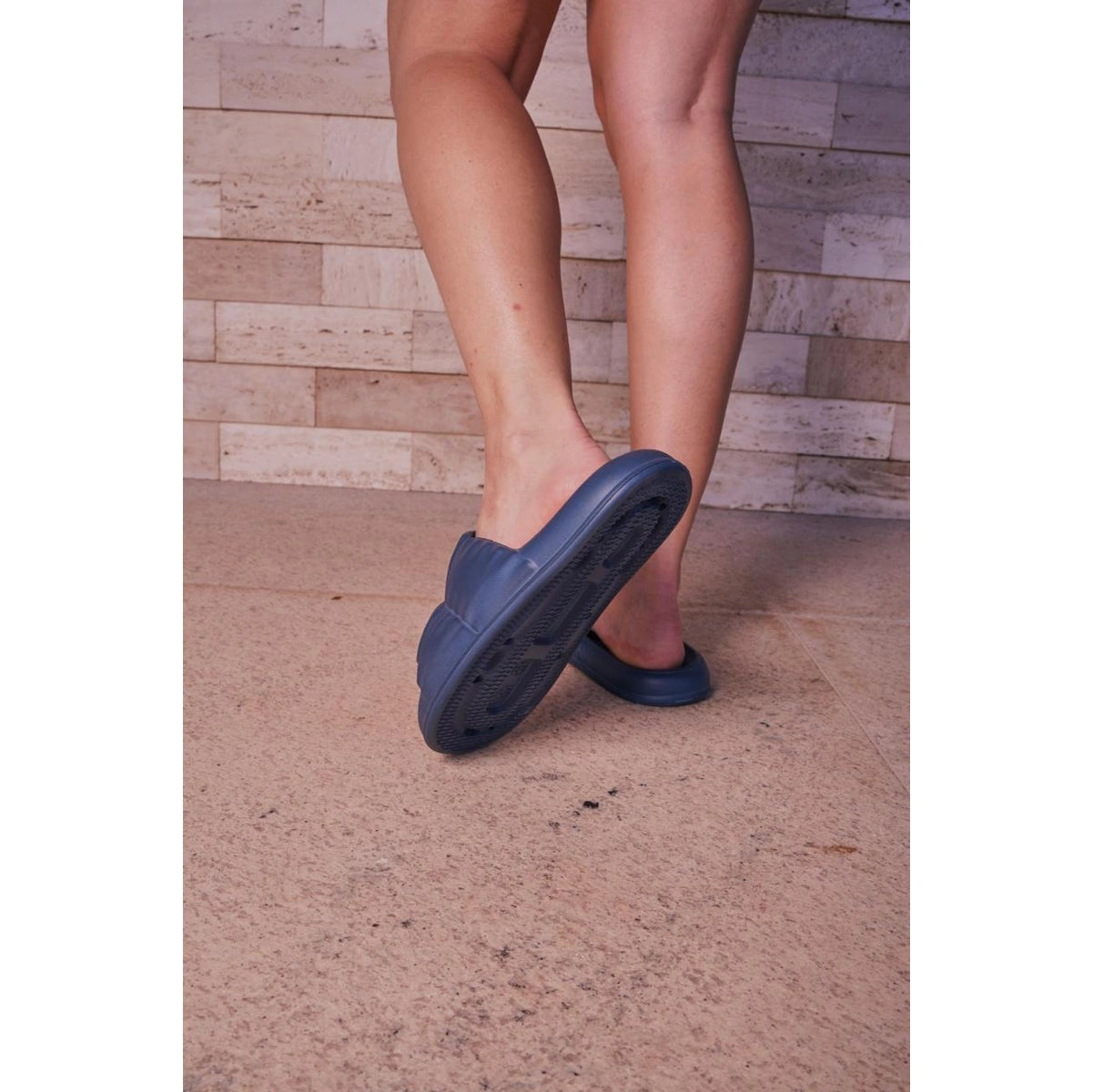 Chinelo Nuvem Slide Feminino – Leve, Ergonômico e Antiderrapante