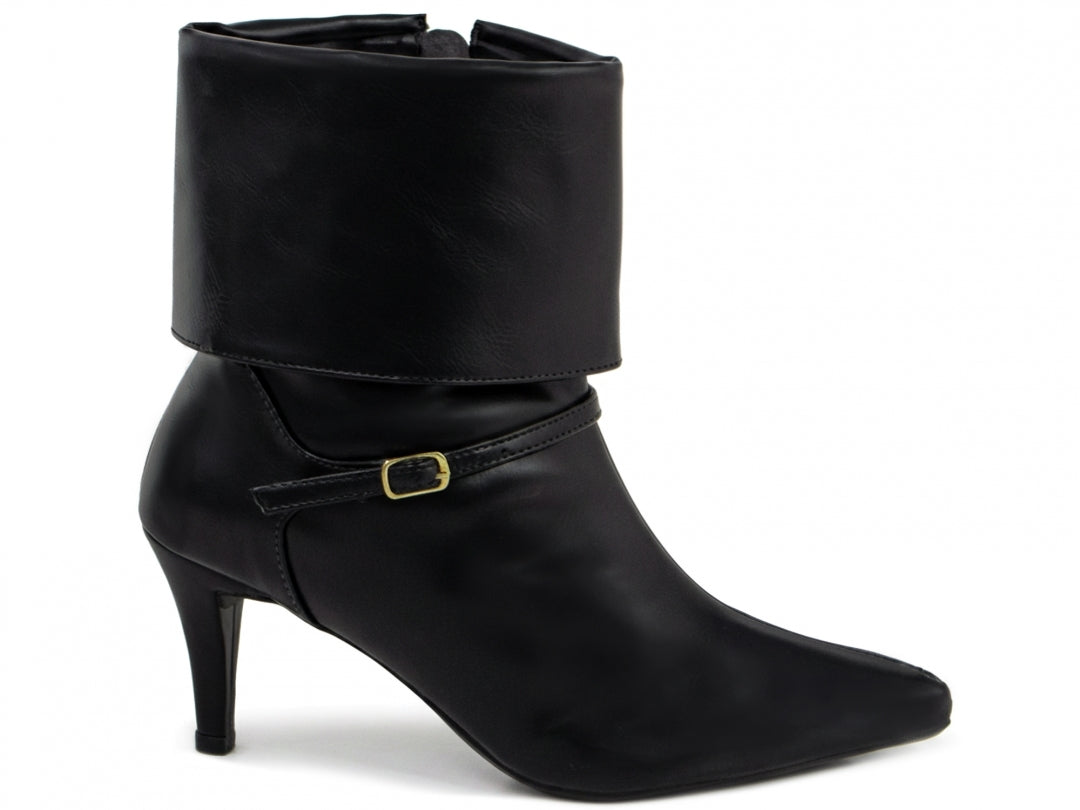 Bota Cano Curto com Capa e Fivela Dourada