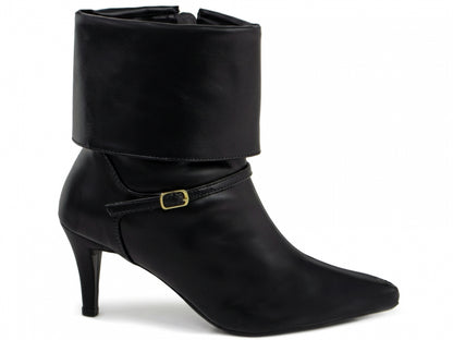Bota Cano Curto com Capa e Fivela Dourada