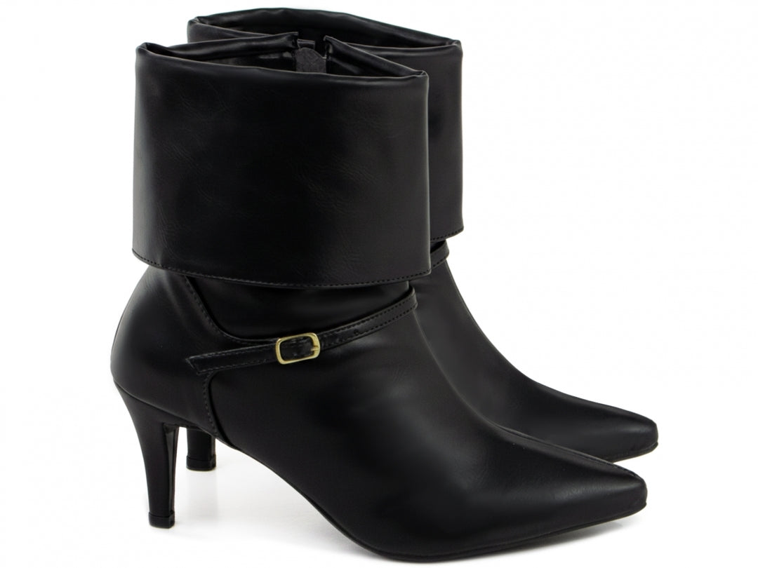 Bota Cano Curto com Capa e Fivela Dourada