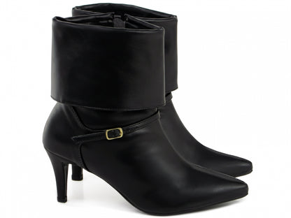 Bota Cano Curto com Capa e Fivela Dourada
