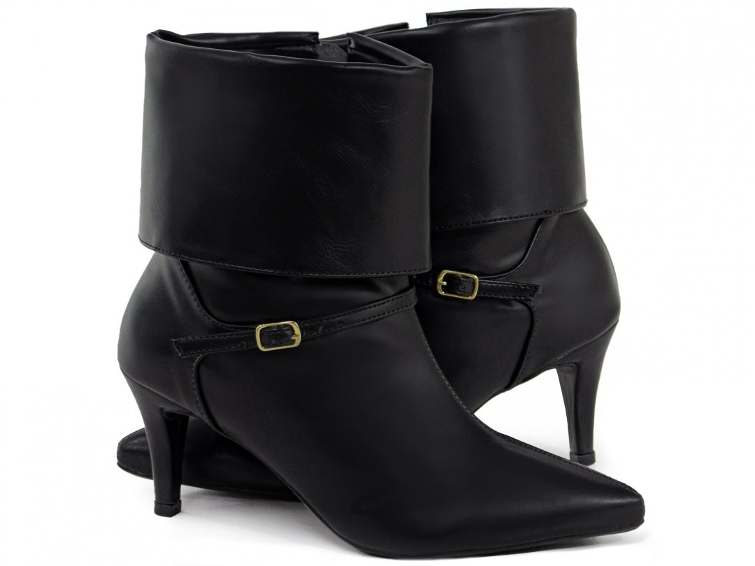 Bota Cano Curto com Capa e Fivela Dourada