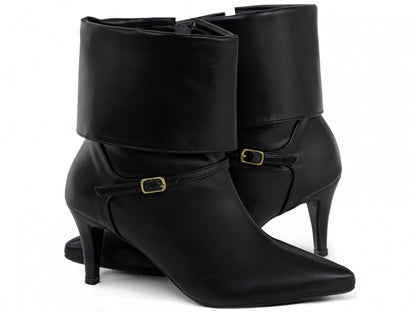 Bota Cano Curto com Capa e Fivela Dourada
