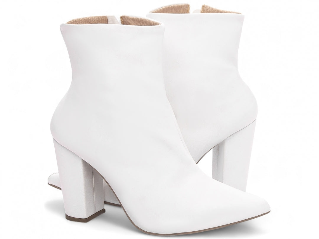 Bota Feminina Cano Curto Salto Alto – Elegância e Conforto no Dia a Dia