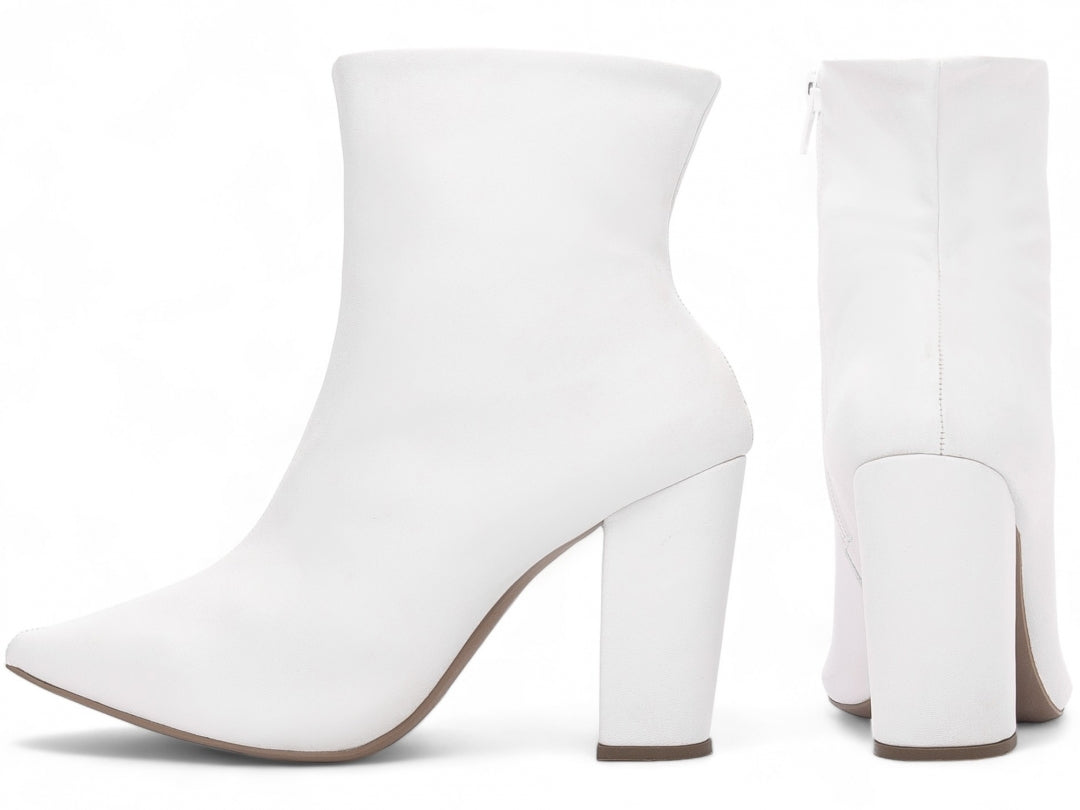 Bota Feminina Cano Curto Salto Alto – Elegância e Conforto no Dia a Dia