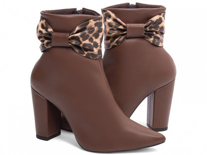 Bota Cano Curto Bico Fino com Laço Decorativo e Salto Alto