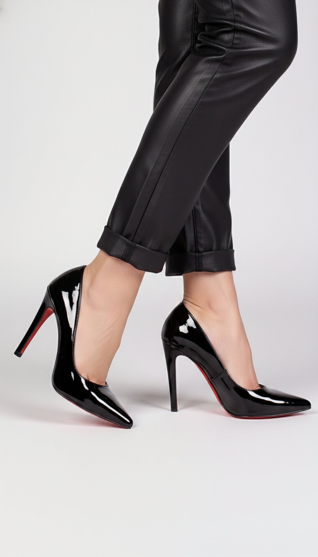 Scarpin Verniz Bico Fino com Salto Alto 12cm