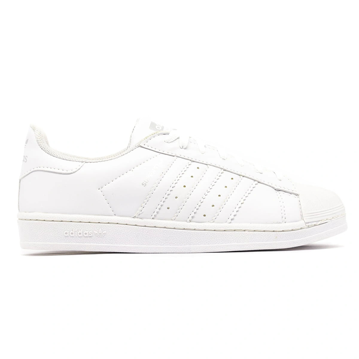 Tênis Adidas Superstar – Ícone Clássico e Atemporal