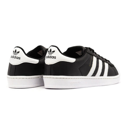 Tênis Adidas Superstar – Ícone Clássico e Atemporal