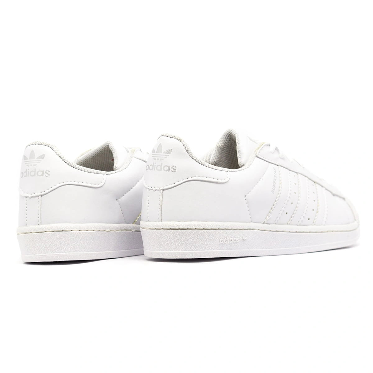 Tênis Adidas Superstar – Ícone Clássico e Atemporal